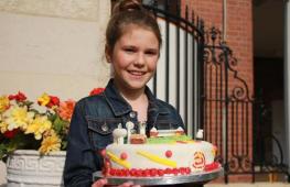Happy birthday greetings (13 years old) to a girl